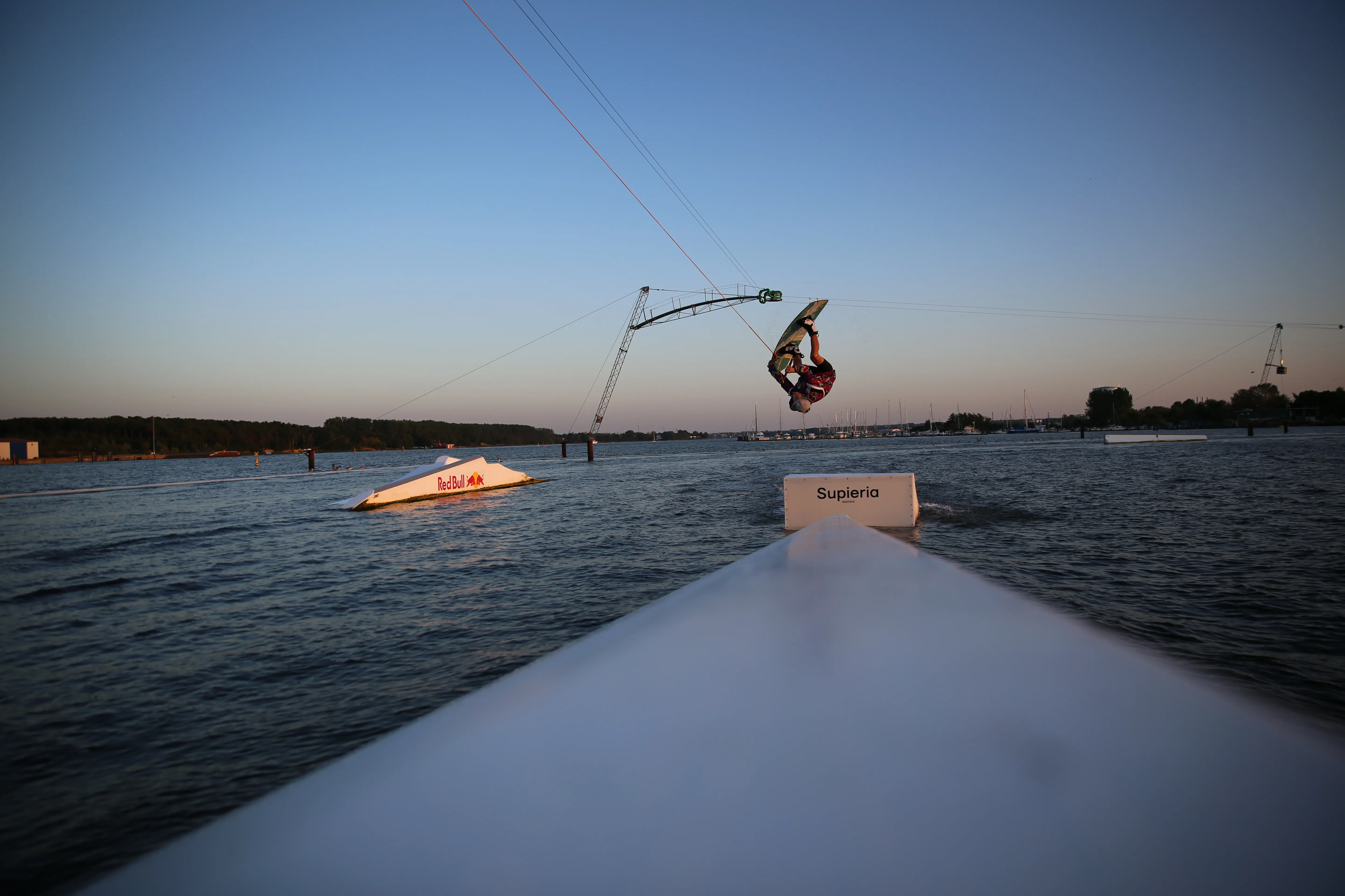 Girls Wake Session bei Supieria mit sportlicher Konzentration