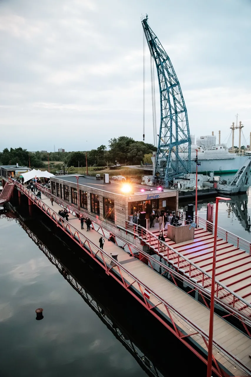 Luftbild der Supieria Pier mit brise Restaurant und Wasserblick